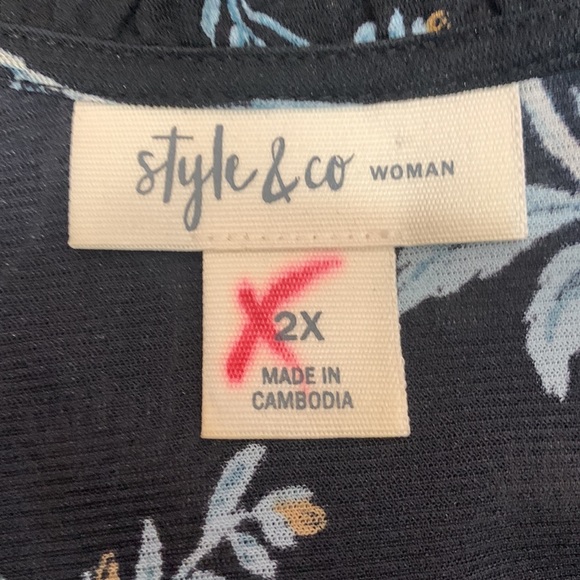 Style & Co Floral Top - Picture 10 of 11